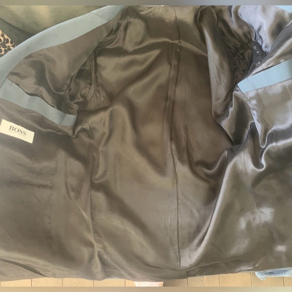 Hugo Boss, Smokey Blue 100% Wool Suit (“Corleone" Classic 90’s style) Size 40R. - Picture 15 of 16